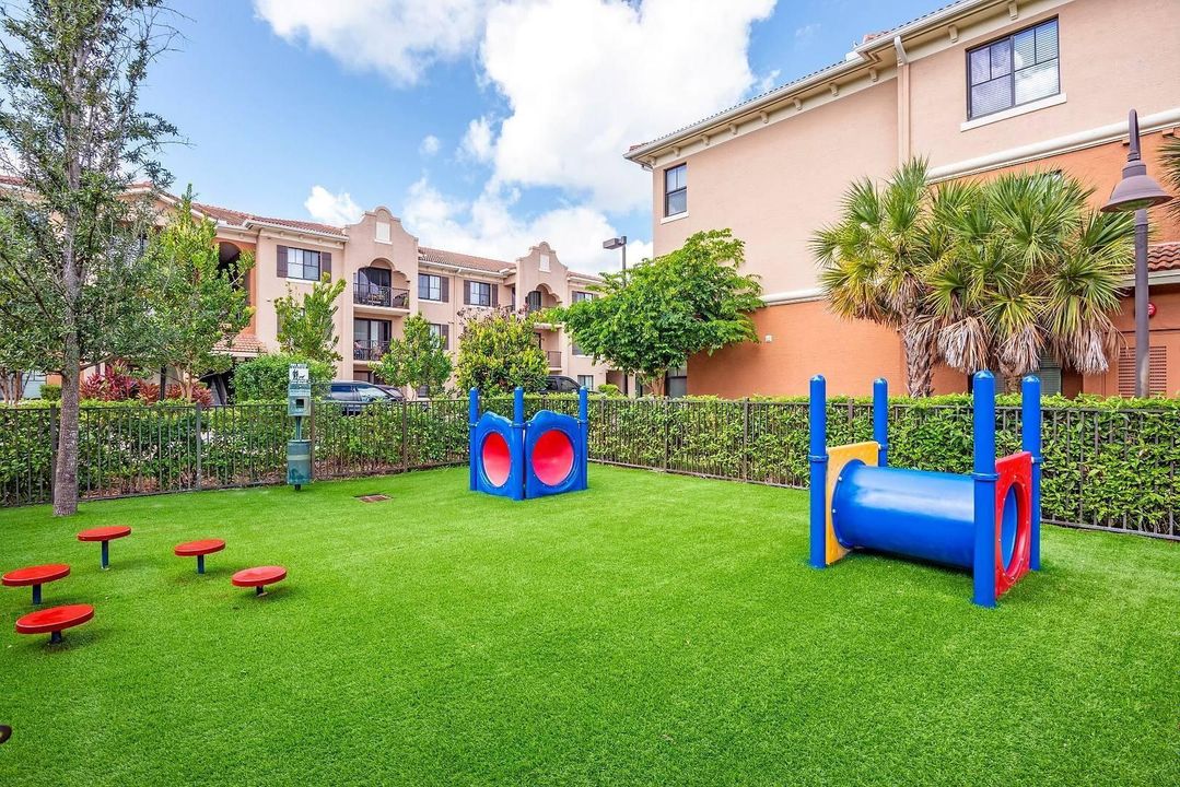 For Rent: $2,471 (2 beds, 2 baths, 1067 Square Feet)