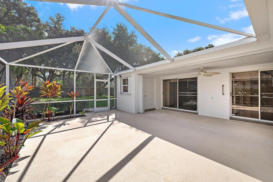 Active With Contract: $399,000 (2 beds, 2 baths, 1152 Square Feet)