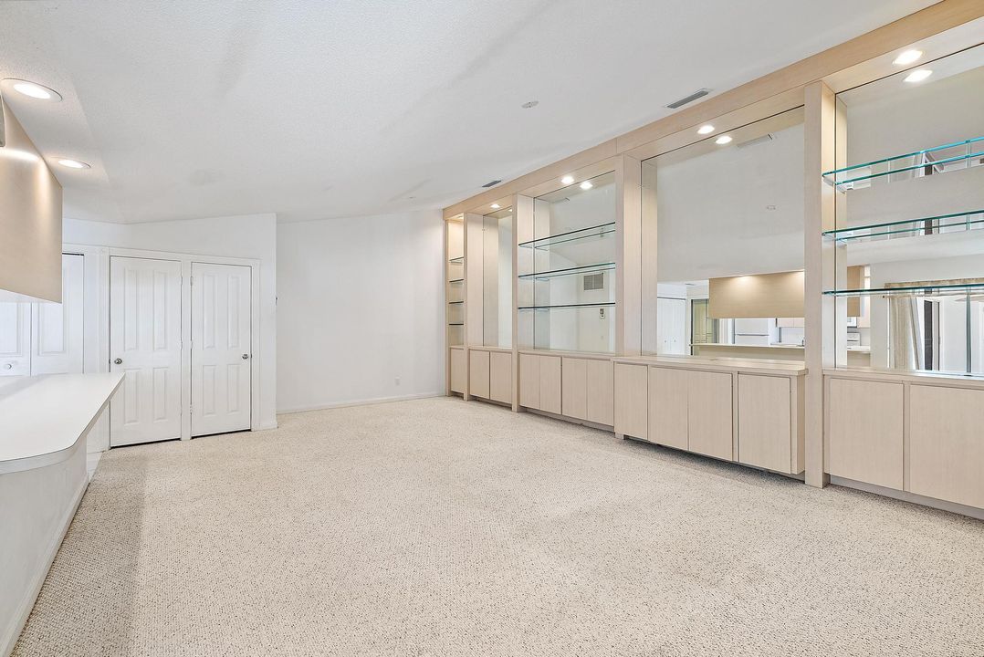 Active With Contract: $399,000 (2 beds, 2 baths, 1152 Square Feet)