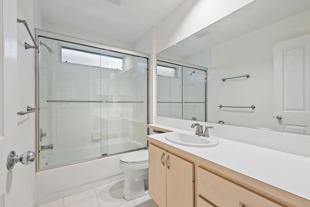 Active With Contract: $399,000 (2 beds, 2 baths, 1152 Square Feet)