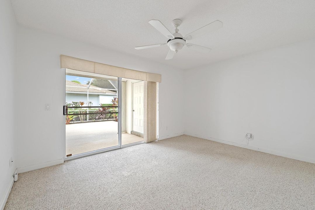 Active With Contract: $399,000 (2 beds, 2 baths, 1152 Square Feet)