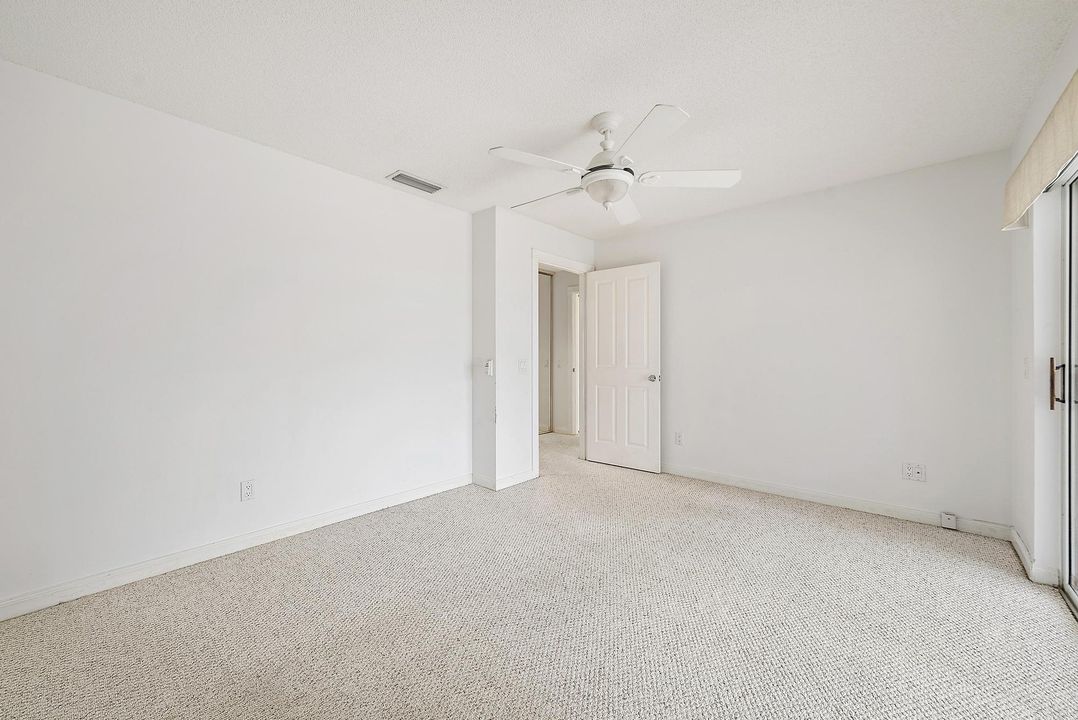 Active With Contract: $399,000 (2 beds, 2 baths, 1152 Square Feet)