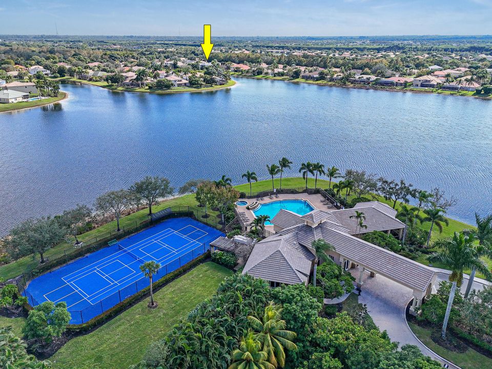 For Sale: $970,000 (5 beds, 3 baths, 3697 Square Feet)