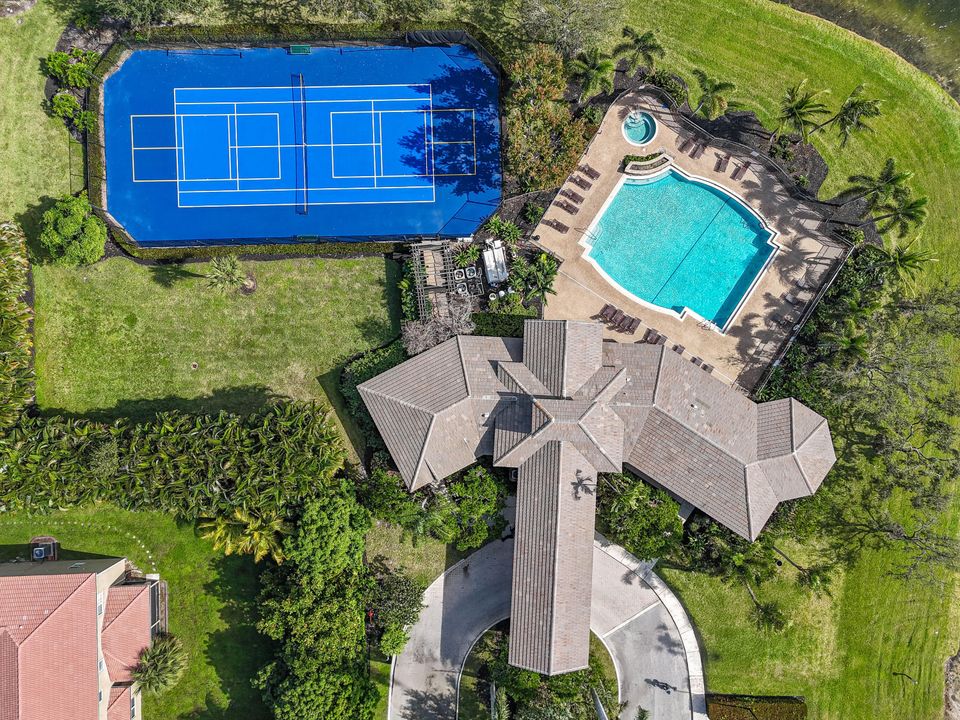 For Sale: $970,000 (5 beds, 3 baths, 3697 Square Feet)