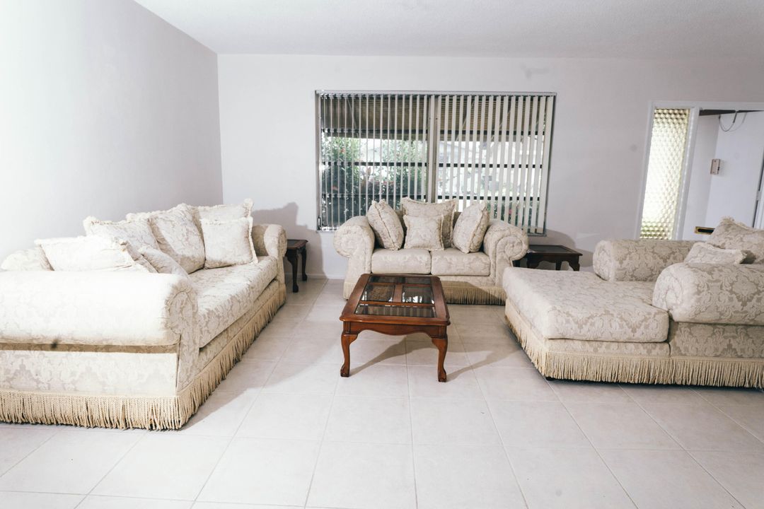 Active With Contract: $310,000 (2 beds, 2 baths, 1639 Square Feet)