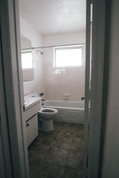 Active With Contract: $310,000 (2 beds, 2 baths, 1639 Square Feet)