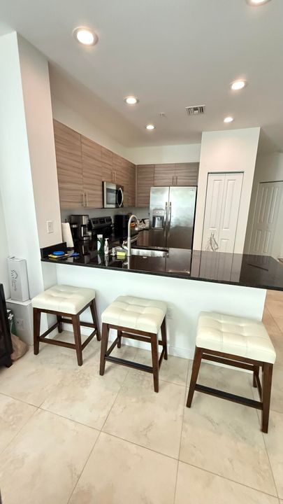 В аренду: $2,800 (4 спален, 3 ванн, 1904 Квадратных фут)