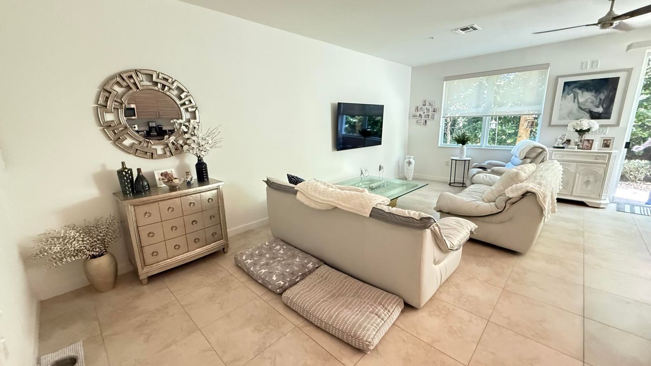 В аренду: $2,800 (4 спален, 3 ванн, 1904 Квадратных фут)