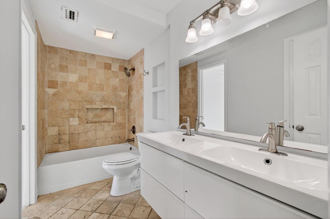 Activo con contrato: $480,000 (4 camas, 2 baños, 1160 Pies cuadrados)