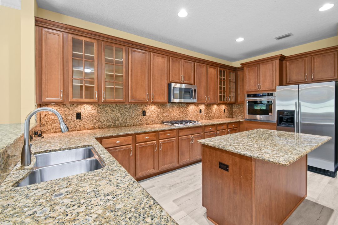 For Sale: $970,000 (5 beds, 3 baths, 3697 Square Feet)