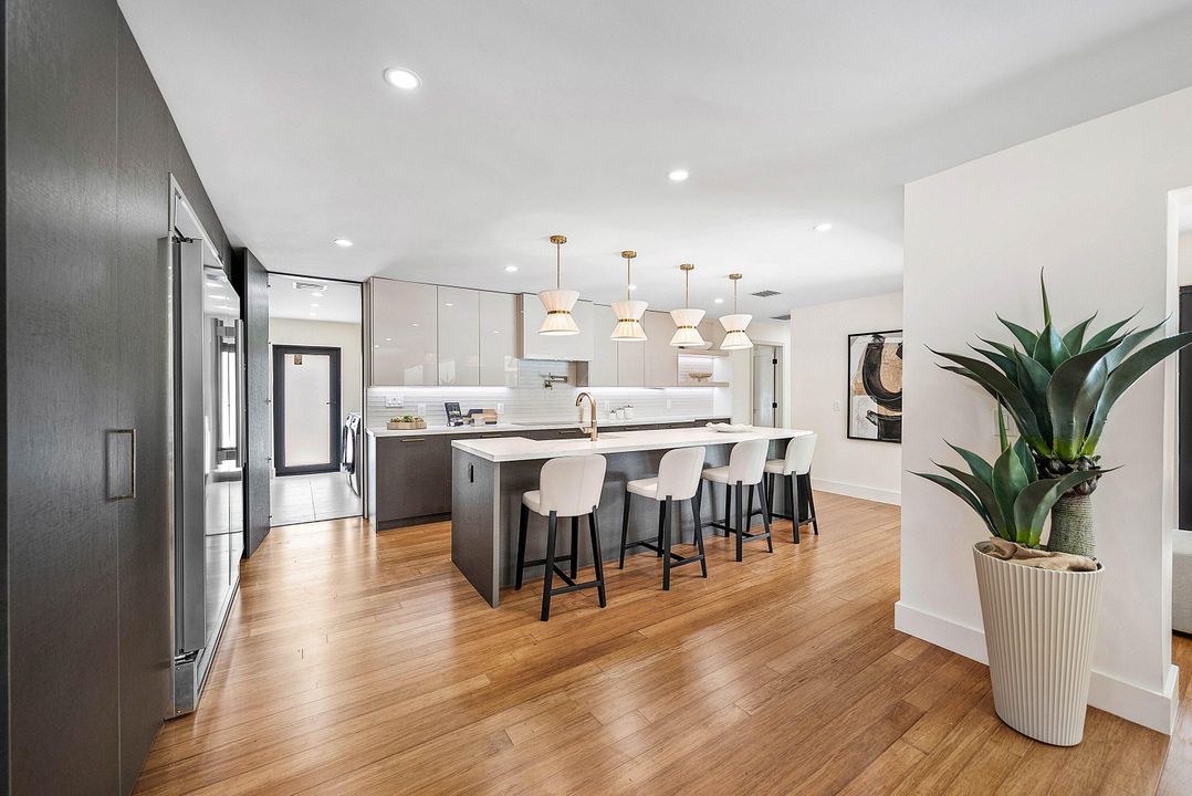 For Sale: $2,750,000 (5 beds, 4 baths, 2800 Square Feet)