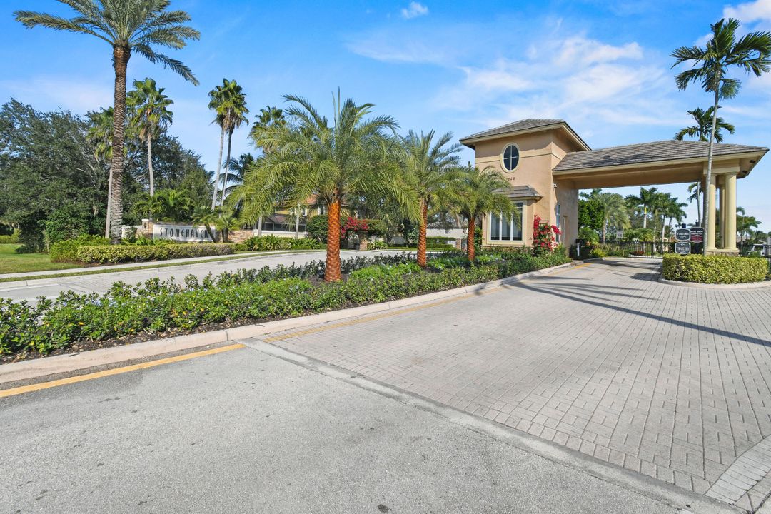 For Sale: $970,000 (5 beds, 3 baths, 3697 Square Feet)