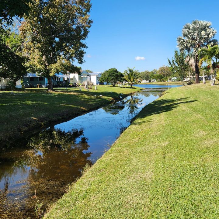 На продажу: $105,000 (2 спален, 2 ванн, 770 Квадратных фут)