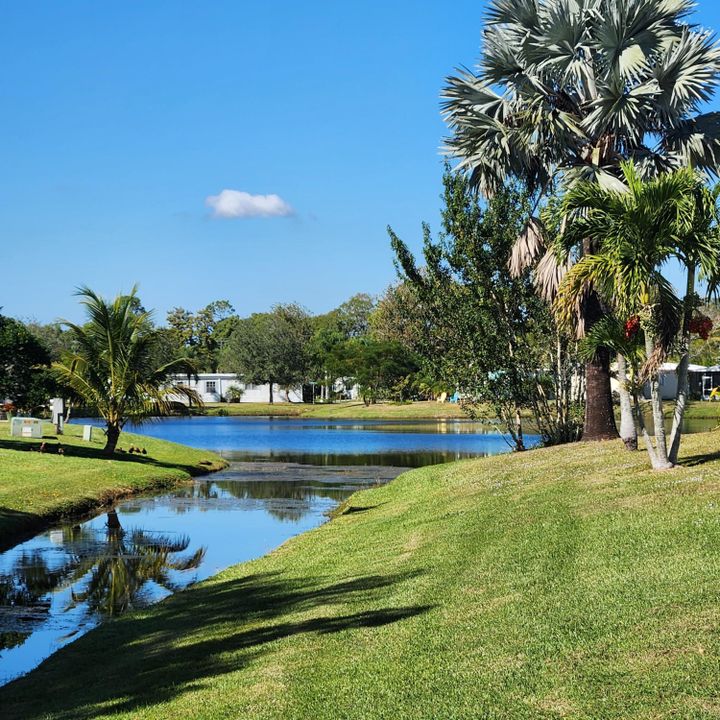 На продажу: $105,000 (2 спален, 2 ванн, 770 Квадратных фут)