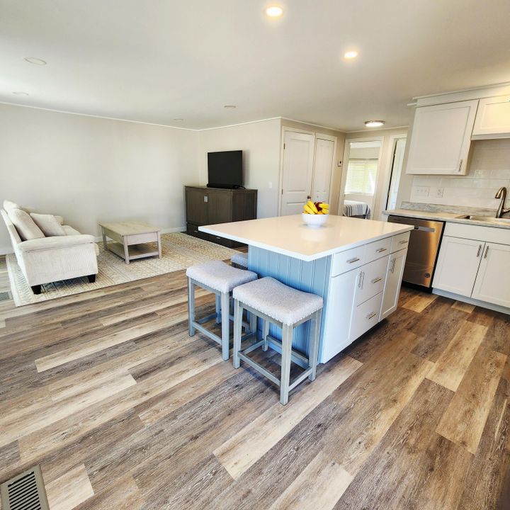 На продажу: $105,000 (2 спален, 2 ванн, 770 Квадратных фут)