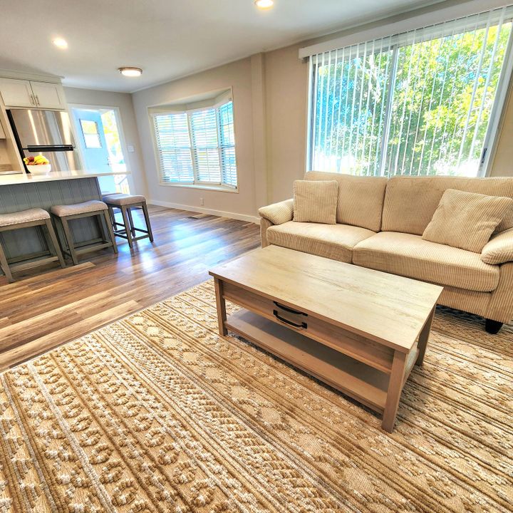 На продажу: $105,000 (2 спален, 2 ванн, 770 Квадратных фут)