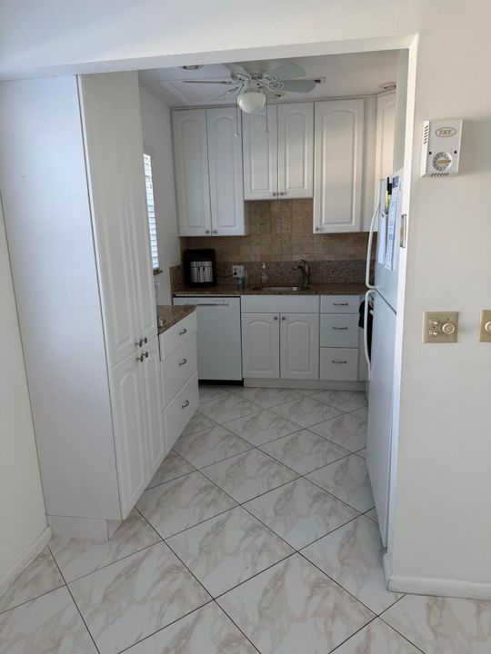 出租: $1,950 (2 贝兹, 1 浴室, 840 平方英尺)