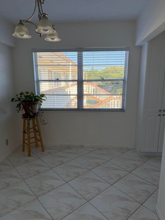 出租: $1,950 (2 贝兹, 1 浴室, 840 平方英尺)