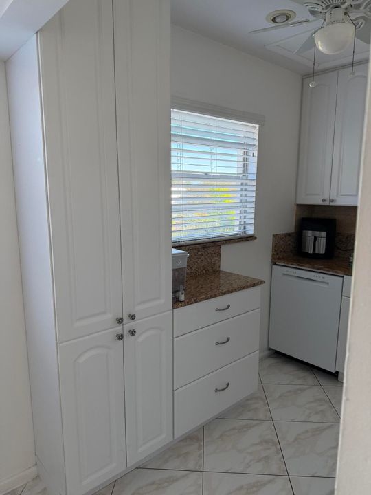 出租: $1,950 (2 贝兹, 1 浴室, 840 平方英尺)