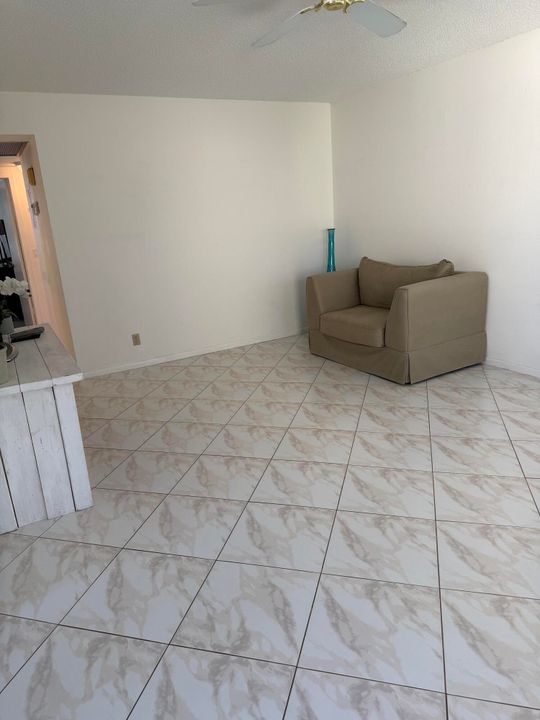 出租: $1,950 (2 贝兹, 1 浴室, 840 平方英尺)