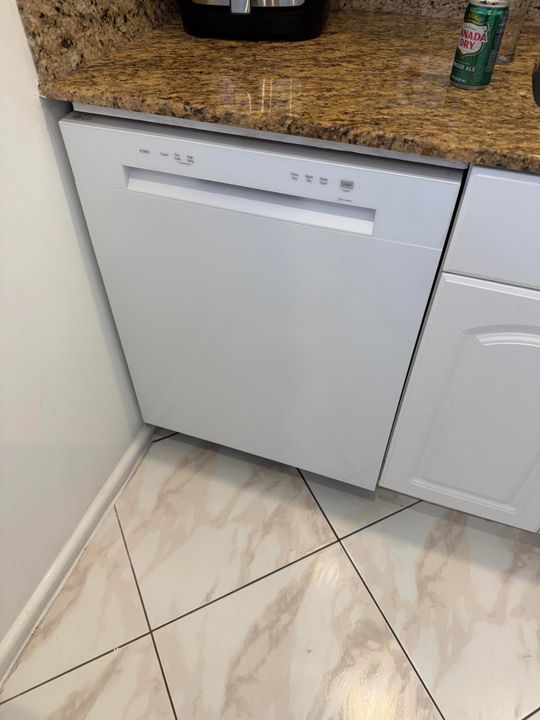 出租: $1,950 (2 贝兹, 1 浴室, 840 平方英尺)