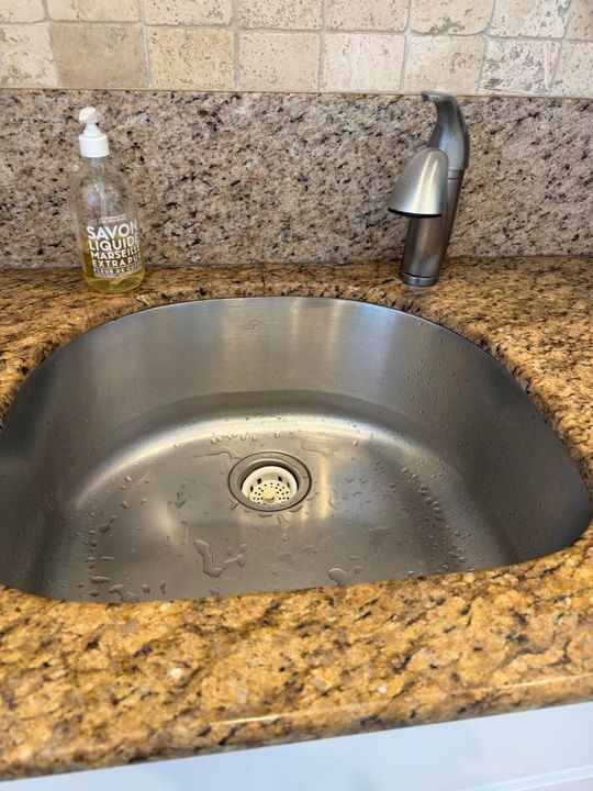 出租: $1,950 (2 贝兹, 1 浴室, 840 平方英尺)