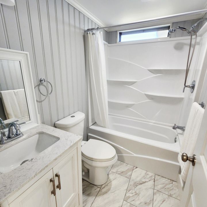 На продажу: $105,000 (2 спален, 2 ванн, 770 Квадратных фут)