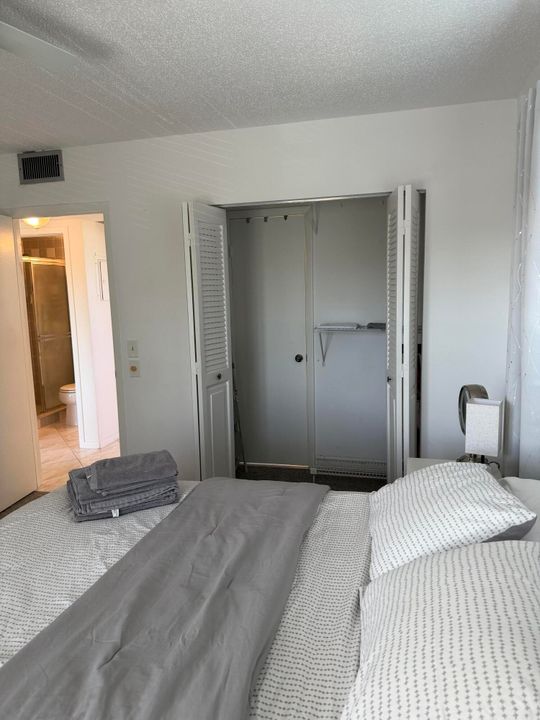 出租: $1,950 (2 贝兹, 1 浴室, 840 平方英尺)