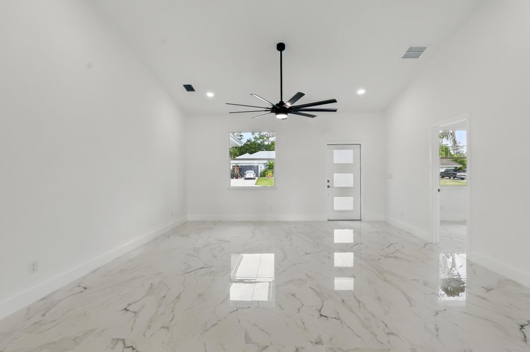 На продажу: $437,750 (4 спален, 2 ванн, 1915 Квадратных фут)