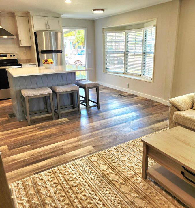 На продажу: $105,000 (2 спален, 2 ванн, 770 Квадратных фут)