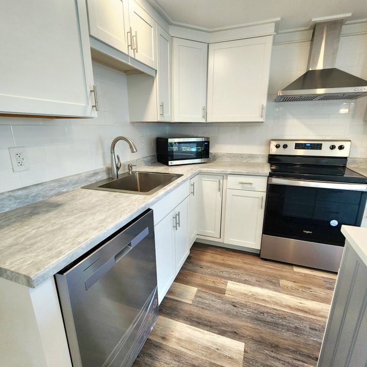 На продажу: $105,000 (2 спален, 2 ванн, 770 Квадратных фут)