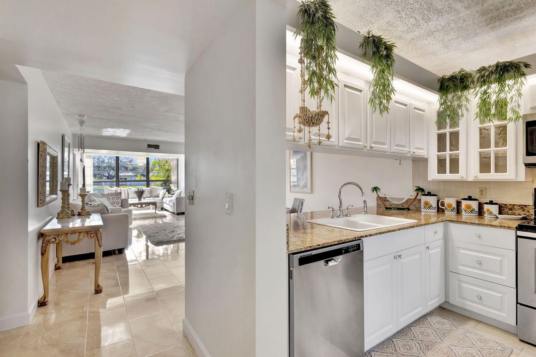 На продажу: $284,000 (2 спален, 2 ванн, 1397 Квадратных фут)