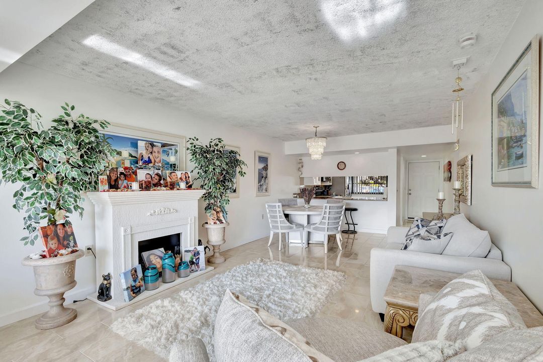 На продажу: $284,000 (2 спален, 2 ванн, 1397 Квадратных фут)