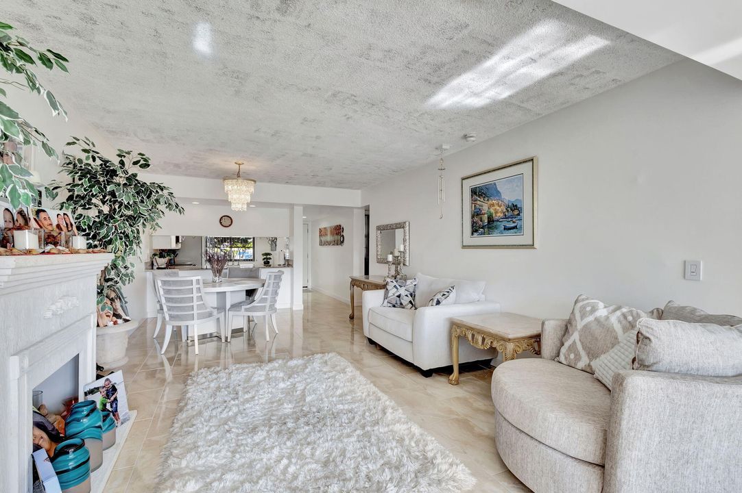 На продажу: $284,000 (2 спален, 2 ванн, 1397 Квадратных фут)