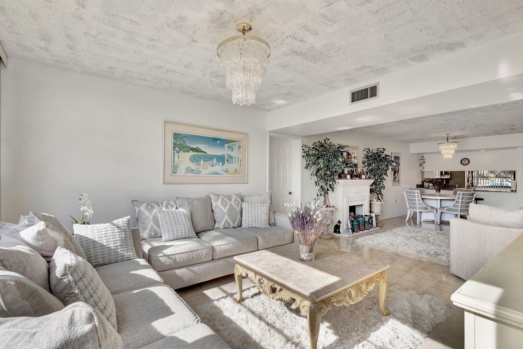 На продажу: $284,000 (2 спален, 2 ванн, 1397 Квадратных фут)