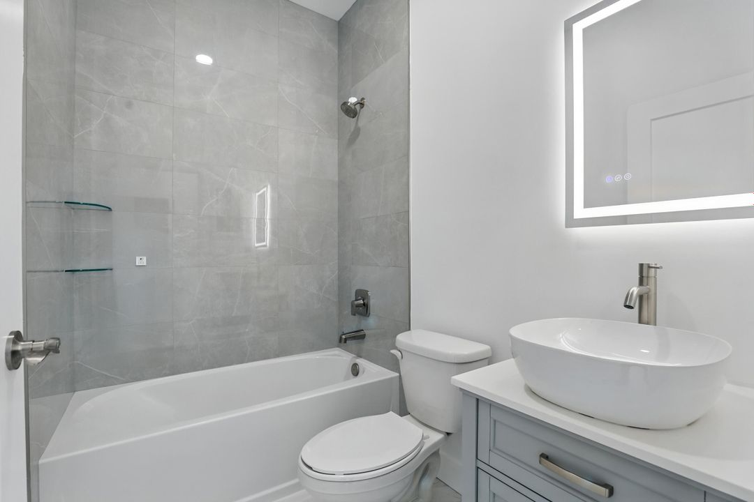 На продажу: $437,750 (4 спален, 2 ванн, 1915 Квадратных фут)