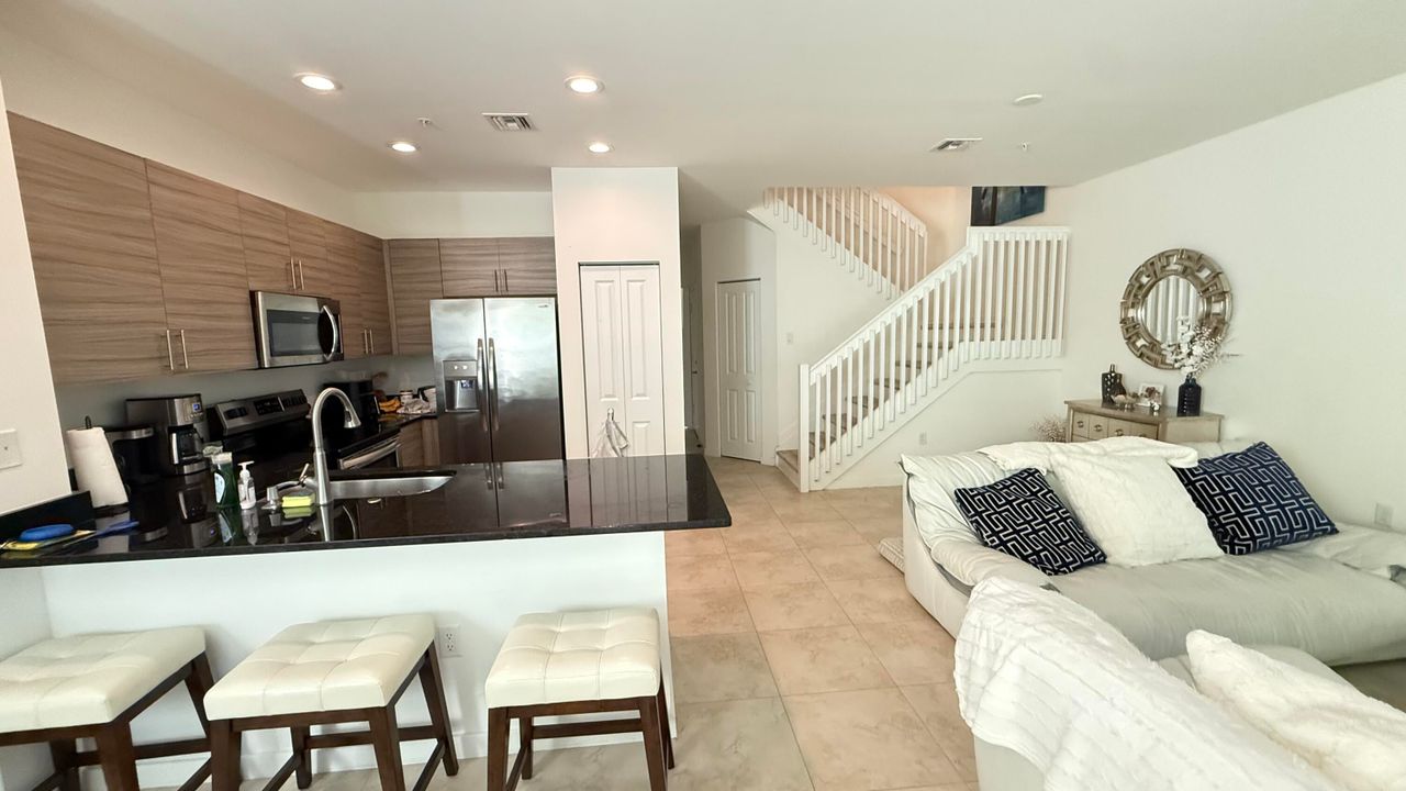 В аренду: $2,800 (4 спален, 3 ванн, 1904 Квадратных фут)