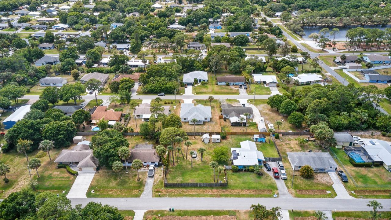 На продажу: $437,750 (4 спален, 2 ванн, 1915 Квадратных фут)