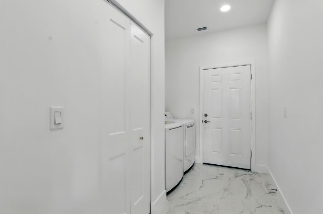 На продажу: $437,750 (4 спален, 2 ванн, 1915 Квадратных фут)