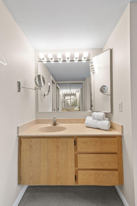 На продажу: $757,000 (2 спален, 2 ванн, 1332 Квадратных фут)