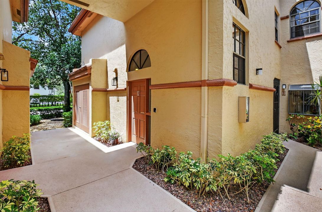 合同活跃: $2,500 (3 贝兹, 2 浴室, 1326 平方英尺)