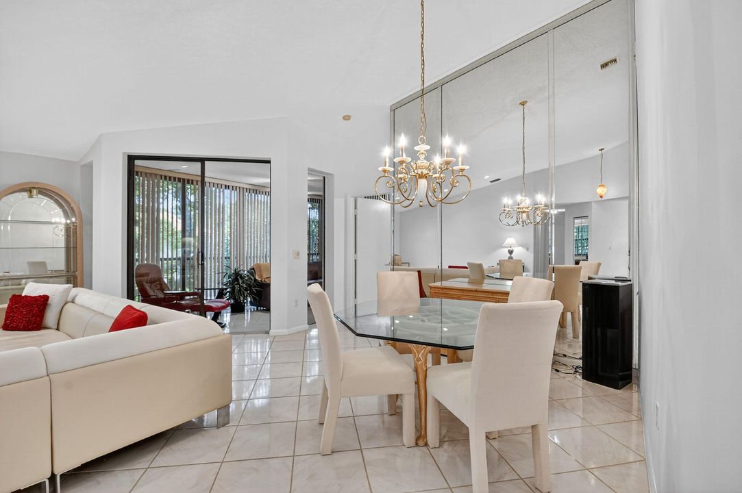 合同活跃: $2,500 (3 贝兹, 2 浴室, 1326 平方英尺)