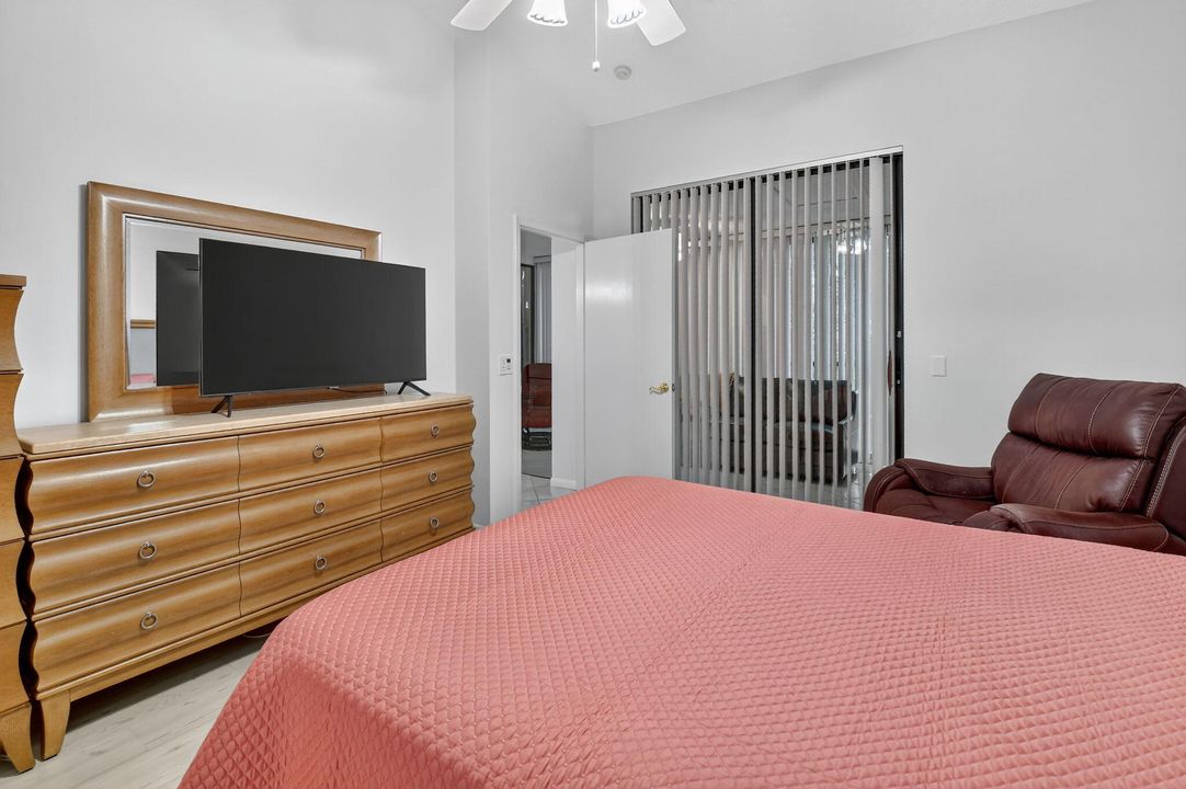 合同活跃: $2,500 (3 贝兹, 2 浴室, 1326 平方英尺)