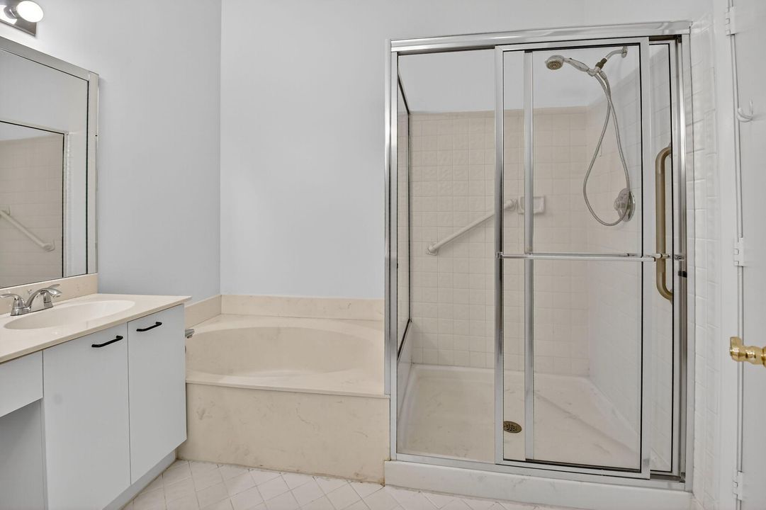 合同活跃: $2,500 (3 贝兹, 2 浴室, 1326 平方英尺)