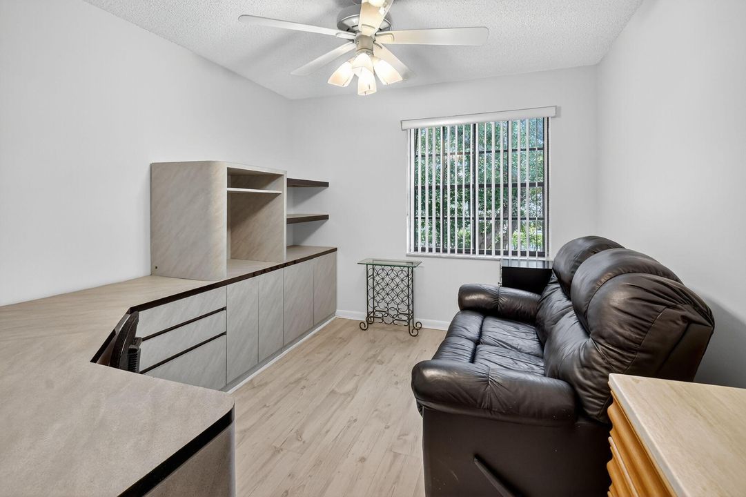 合同活跃: $2,500 (3 贝兹, 2 浴室, 1326 平方英尺)