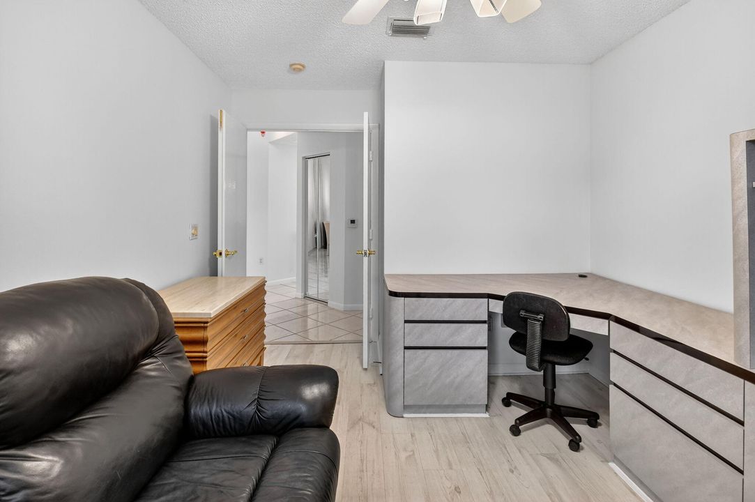 合同活跃: $2,500 (3 贝兹, 2 浴室, 1326 平方英尺)