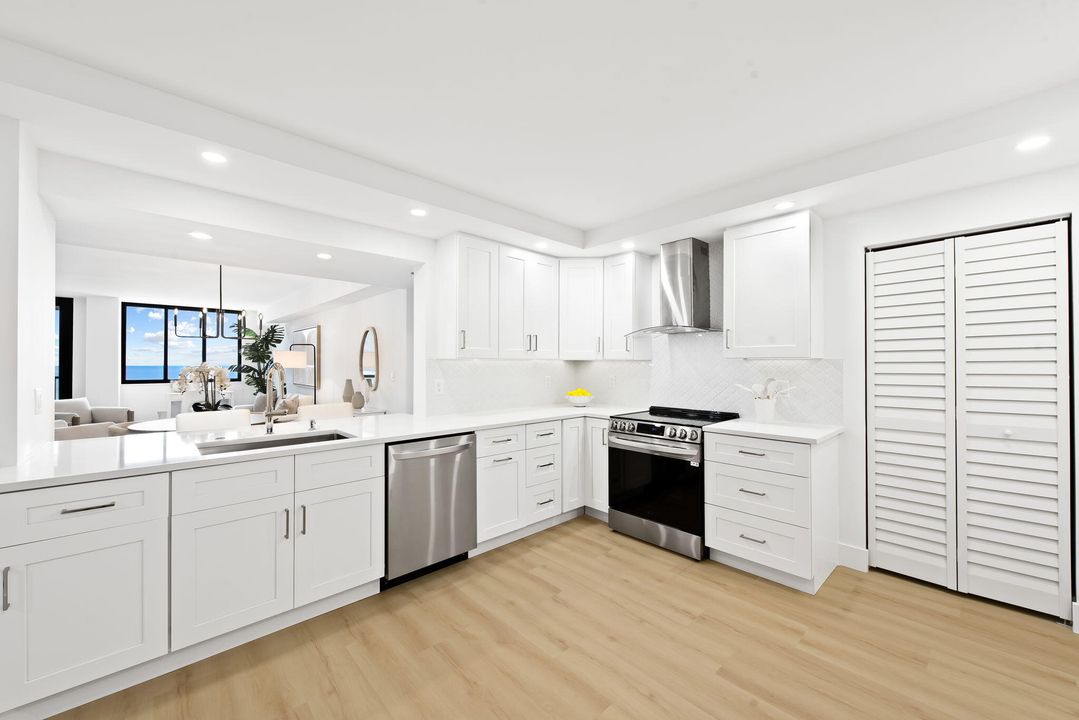 合同活跃: $1,130,000 (2 贝兹, 2 浴室, 1452 平方英尺)