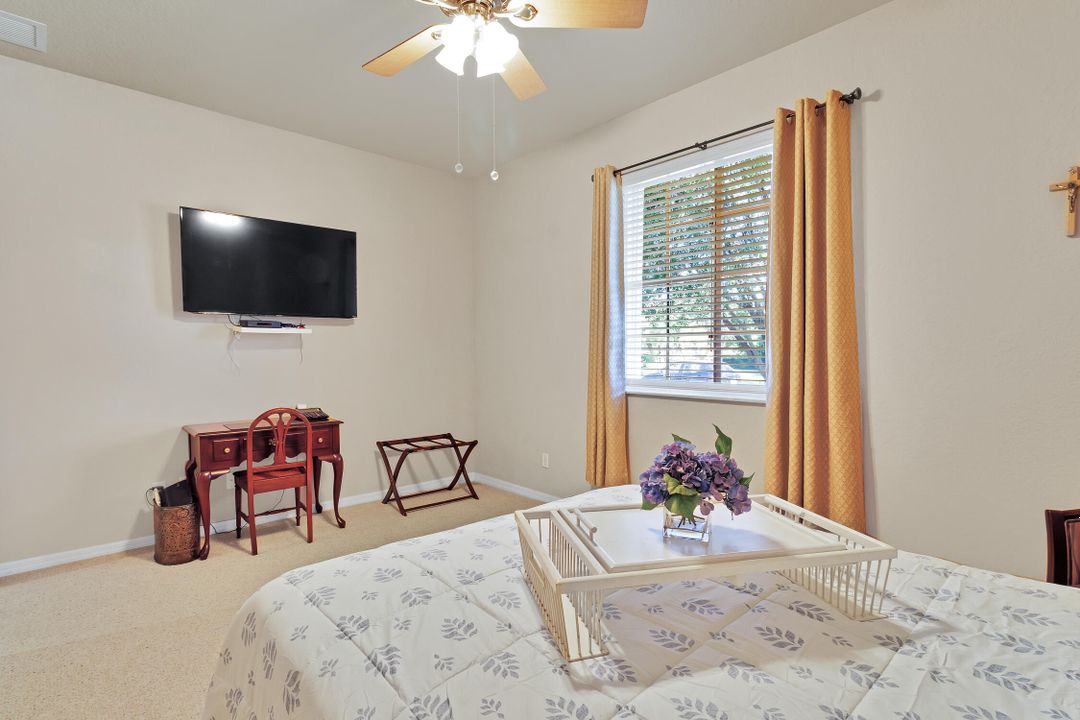 For Sale: $325,000 (3 beds, 2 baths, 1800 Square Feet)