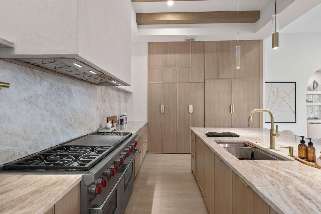 待售: $4,900,000 (5 贝兹, 5 浴室, 4573 平方英尺)