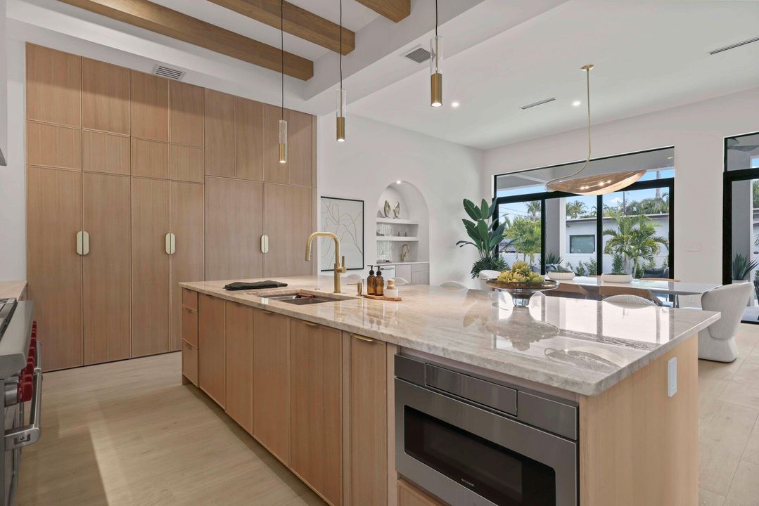 待售: $4,900,000 (5 贝兹, 5 浴室, 4573 平方英尺)